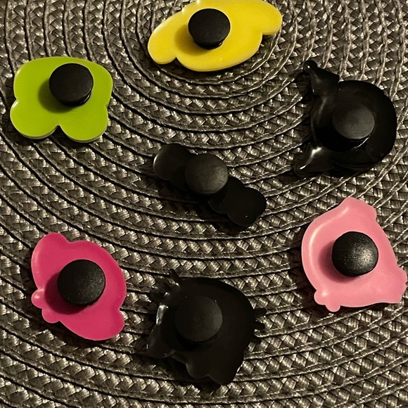 8pcs Sanrio Character Croc Charms - Picture 8 of 9